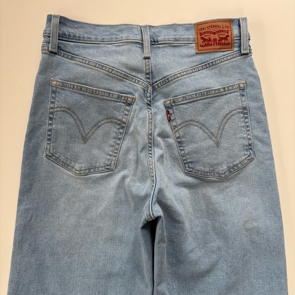 Levi's Women's Ribcage Straight Ankle Jeans in Light Wash High Rise Size 30 - Picture 5 of 13